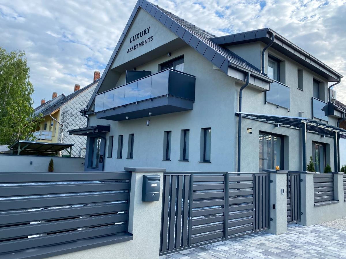 Luxury Apartments Кестели Екстериор снимка