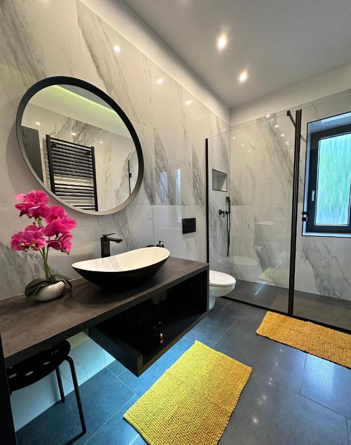 Luxury Apartments Кестели Екстериор снимка